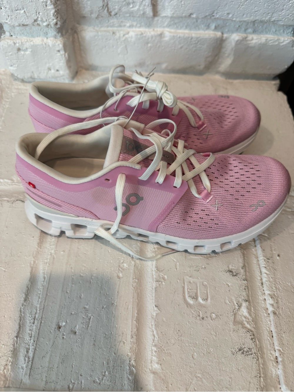 On Running Pink Mesh Cloud Running Shoes - Picture 3 of 6